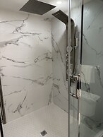 Newmarket Hotel & Suites