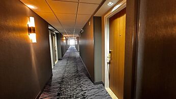 Newmarket Hotel & Suites