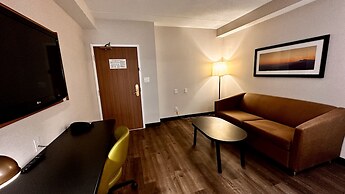 Newmarket Hotel & Suites