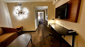 Newmarket Hotel & Suites