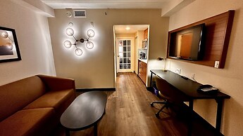 Newmarket Hotel & Suites