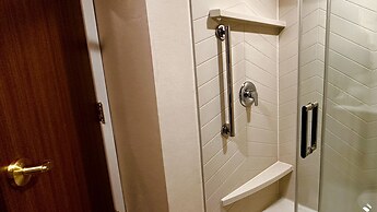 Newmarket Hotel & Suites