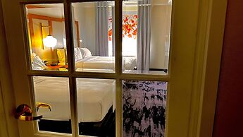 Newmarket Hotel & Suites