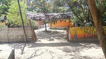 Twisted Palms Lodge & Restaurant