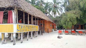 Twisted Palms Lodge & Restaurant
