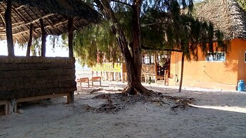 Twisted Palms Lodge & Restaurant