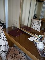 Queenswood Hotel