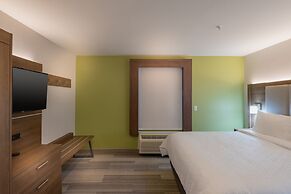 Holiday Inn Express & Suites N Waco Area - West by IHG