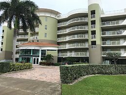 Crystal Palms Beach Resort