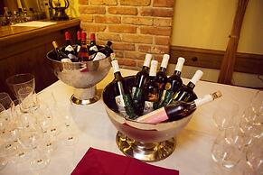 Dolce Villa Hotel