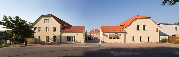 Dolce Villa Hotel