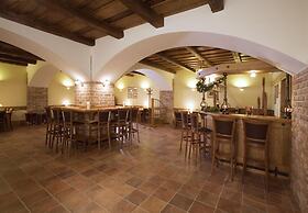 Dolce Villa Hotel