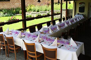 Dolce Villa Hotel