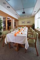 Dolce Villa Hotel