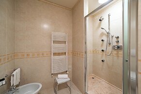 PHI Hotel Astoria