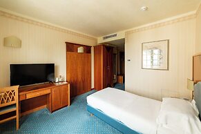 PHI Hotel Astoria
