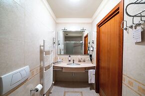 PHI Hotel Astoria