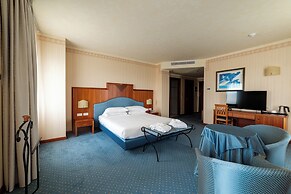 PHI Hotel Astoria