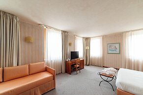 PHI Hotel Astoria