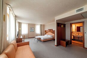 PHI Hotel Astoria