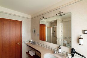 PHI Hotel Astoria