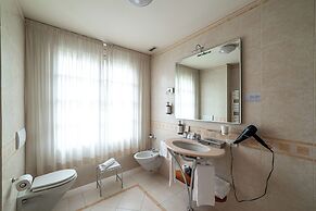 PHI Hotel Astoria