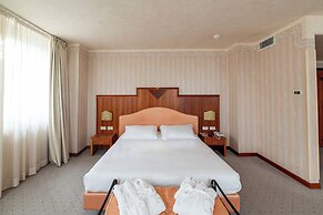 PHI Hotel Astoria