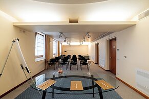 PHI Hotel Astoria