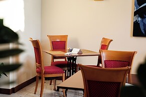 PHI Hotel Astoria