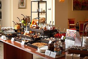 PHI Hotel Astoria