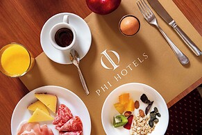 PHI Hotel Astoria