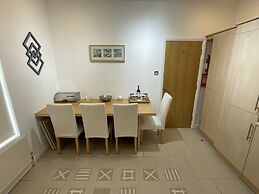 Earle House Serviced Apartments