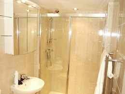 Earle House Serviced Apartments