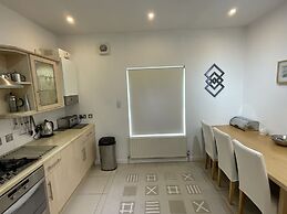 Earle House Serviced Apartments