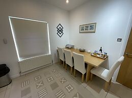 Earle House Serviced Apartments