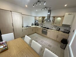 Earle House Serviced Apartments