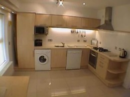 Earle House Serviced Apartments