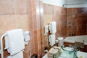 Oasis Inn Ulladulla - Guest 18 Years and Older