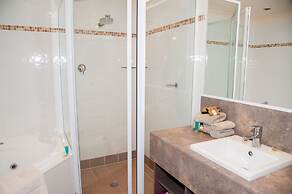 Oasis Inn Ulladulla - Guest 18 Years and Older