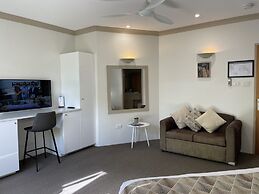 Oasis Inn Ulladulla - Guest 18 Years and Older