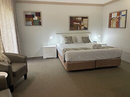Oasis Inn Ulladulla - Guest 18 Years and Older