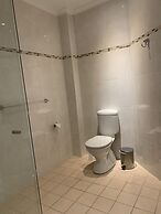 Oasis Inn Ulladulla - Guest 18 Years and Older