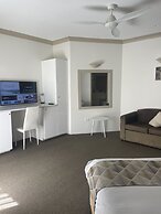 Oasis Inn Ulladulla - Guest 18 Years and Older