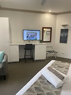 Oasis Inn Ulladulla - Guest 18 Years and Older