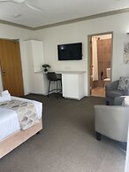 Oasis Inn Ulladulla - Guest 18 Years and Older