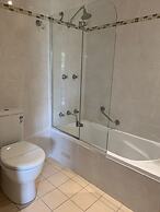 Oasis Inn Ulladulla - Guest 18 Years and Older