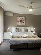 Oasis Inn Ulladulla - Guest 18 Years and Older