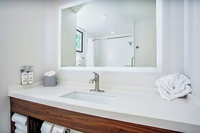 Holiday Inn Express & Suites, International Drive by IHG