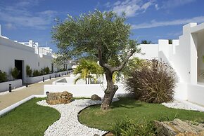 Coral Beach Club Villas & Marina