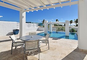 Coral Beach Club Villas & Marina